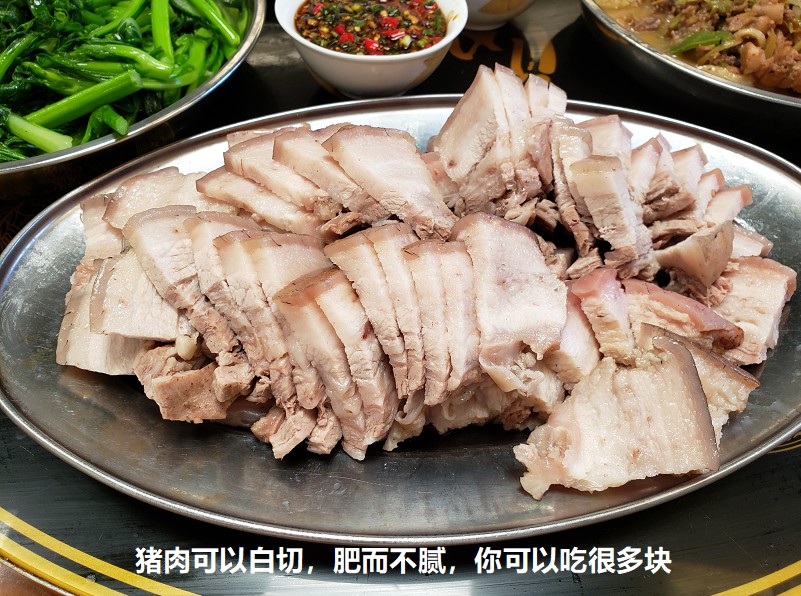 豬肉可以白切，肥而不膩，你可以吃很多塊.jpg